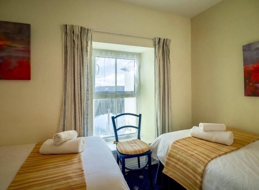 White Heather House Clifden Town Square מראה חיצוני תמונה