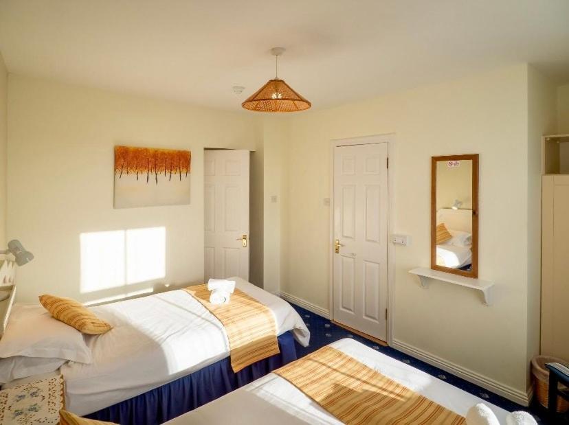 White Heather House Clifden Town Square מראה חיצוני תמונה